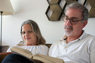 couple reading